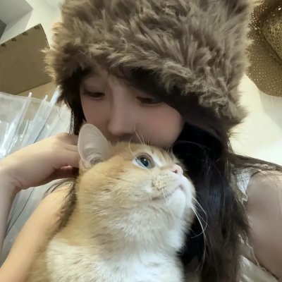 《某女团成员退团内幕曝光，队友集体取关引猜测》配图