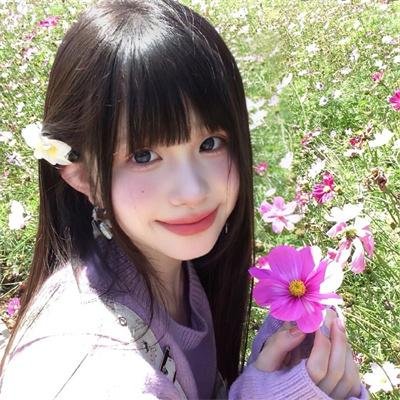 《神秘女子自称顶流前任，晒同居照引围观》配图