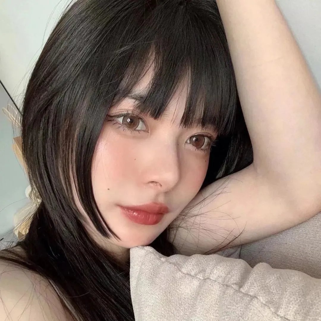 《网红情侣互撕升级，女方晒淤青照指控家暴》配图