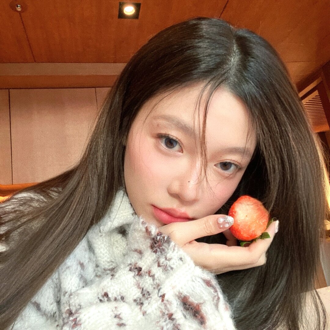 《某女星红毯假摔，被指博眼球》配图